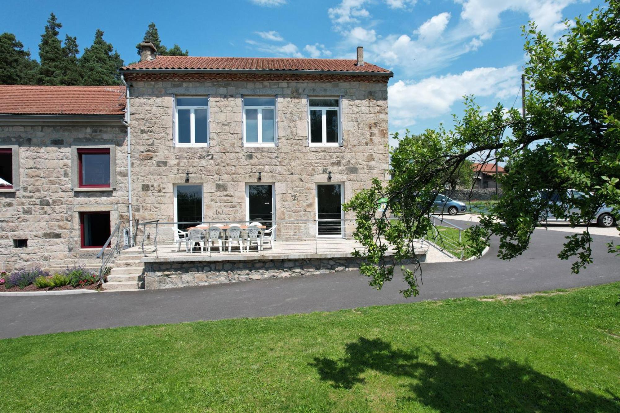 Hotel La Bonne Adresse Sainte-Sigolene Exterior foto
